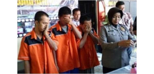 Dicekoki Arak Hingga Teler, Gadis Kelas 2 SMP Digilir 6 Pemuda Berandal Dicekoki Arak Hingga Teler, Gadis Kelas 2 SMP Digilir 6 Pemuda Berandal