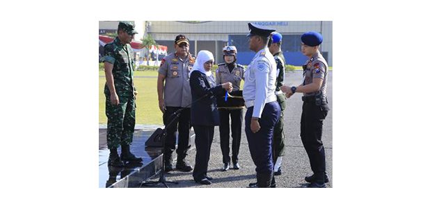 Didampingi Kapolda dan Pangdam, Gubernur Pimpin Apel Operasi Ketupat Semeru 2019 Didampingi Kapolda dan Pangdam, Gubernur Pimpin Apel Operasi Ketupat Semeru 2019