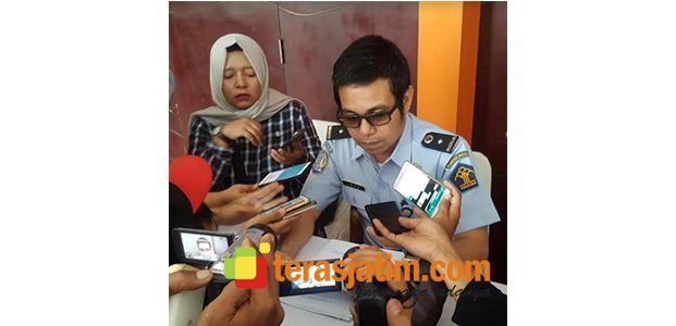 Diduga Akan Digunakan Untuk TKI Ilegal, Imigrasi Blitar Tangguhkan 60 Paspor Diduga Akan Digunakan Untuk TKI Ilegal, Imigrasi Blitar Tangguhkan 60 Paspor