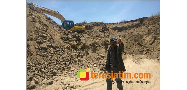 Diduga Ilegal, Penambangan di Bukit Moncel Situbondo Masih Beroperasi Diduga Ilegal, Penambangan di Bukit Moncel Situbondo Masih Beroperasi