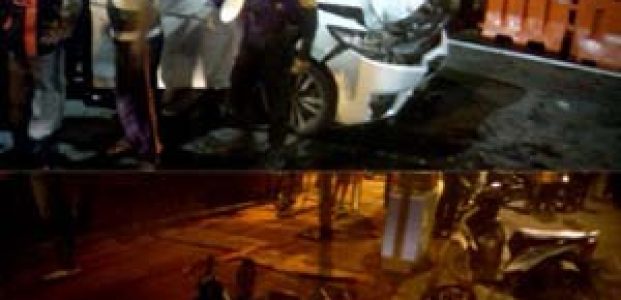 Pengemudi Mobil Jazz Lawan Arus, Hantam 3 Orang Pengemudi Mobil Jazz Lawan Arus, Hantam 3 Orang