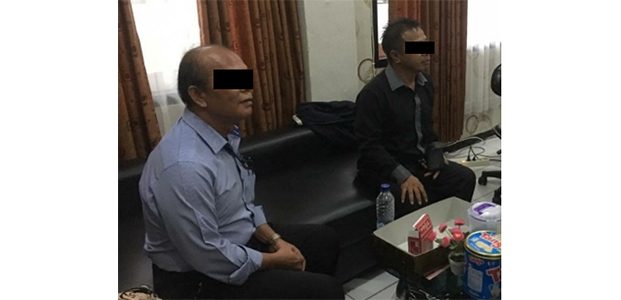 Diduga Peras Pejabat di Gresik, 2 Oknum LSM Ditangkap Diduga Peras Pejabat di Gresik, 2 Oknum LSM Ditangkap