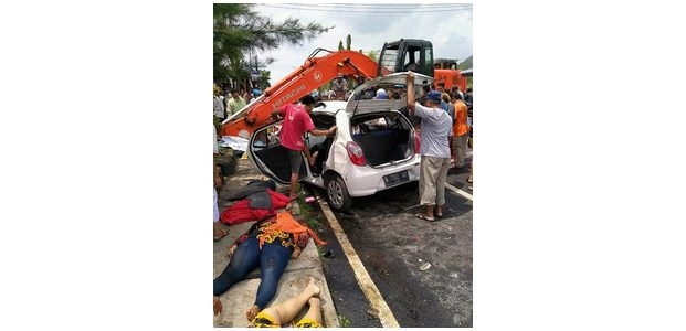 Diduga Rem Blong, Sebuah Truk Trailer Tewaskan 7 Orang di Purwodadi Pasuruan Diduga Rem Blong, Sebuah Truk Trailer Tewaskan 7 Orang di Purwodadi Pasuruan