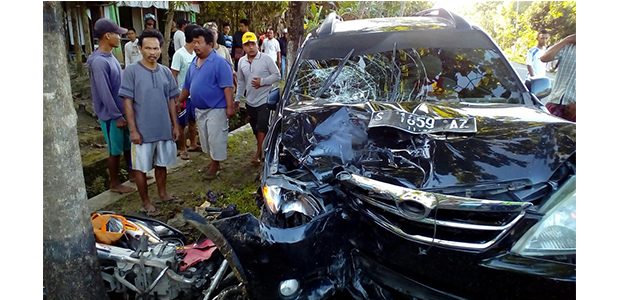 Sopir Ngantuk, Avanza Hantam Pengendara Motor di Gabluk Tuban Sopir Ngantuk, Avanza Hantam Pengendara Motor di Gabluk Tuban