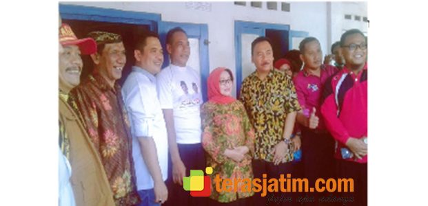 Dinsos Kabupaten Jombang Pasang Stikerisasi Rumah Penerima Bantuan PKH