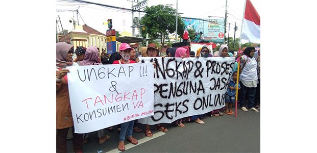 ‘Emak-Emak Penyayang Vanessa’, Gelar Aksi Damai di Polda Jatim ‘Emak-Emak Penyayang Vanessa’, Gelar Aksi Damai di Polda Jatim