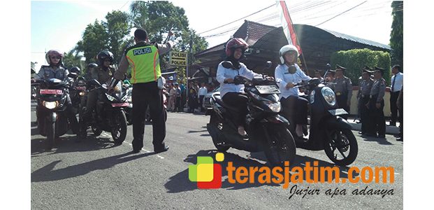 Berkendara Keliling Kota, Emak-emak di Blitar Kampanye Safety Riding Berkendara Keliling Kota, Emak-emak di Blitar Kampanye Safety Riding