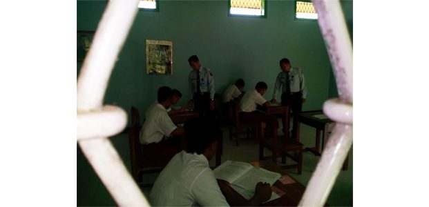 Enam Anak Binaan Ikuti Ujian Nasional di dalam LPKA Kelas 1 Blitar Enam Anak Binaan Ikuti Ujian Nasional di dalam LPKA Kelas 1 Blitar