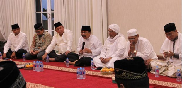 Forkopimda Jatim Gelar Cangkrukan dengan Ulama dan Ormas Islam Forkopimda Jatim Gelar Cangkrukan dengan Ulama dan Ormas Islam