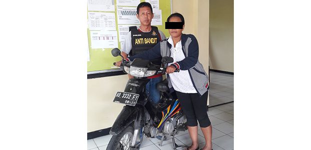 Gadaikan Motor Tetangga, Janda Manis ini Terancam Bui 4 Tahun Gadaikan Motor Tetangga, Janda Manis ini Terancam Bui 4 Tahun
