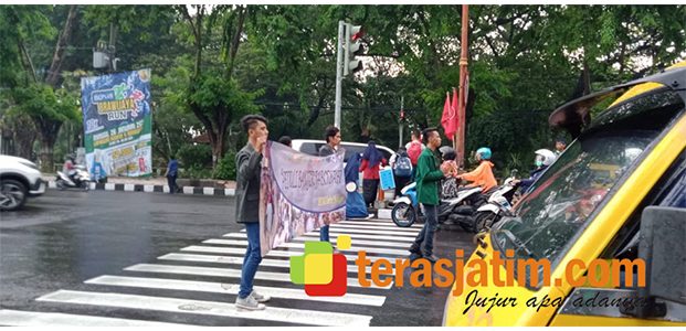 Galang Dana Untuk Korban Bencana, BEM Sidoarjo Turun ke Jalan Galang Dana Untuk Korban Bencana, BEM Sidoarjo Turun ke Jalan