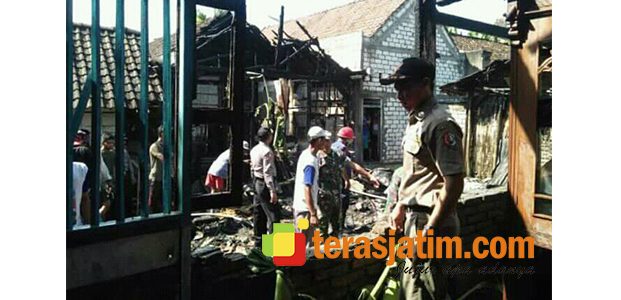 Gara-Gara Api dari Tungku, 4 Rumah Warga di Bojonegoro Terbakar Gara-Gara Api dari Tungku, 4 Rumah Warga di Bojonegoro Terbakar
