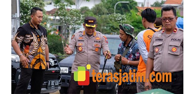Gelar Koordinasi, Kapolresta Sidoarjo Kembali Sambangi 2 Desa Terdampak Banjir Gelar Koordinasi, Kapolresta Sidoarjo Kembali Sambangi 2 Desa Terdampak Banjir