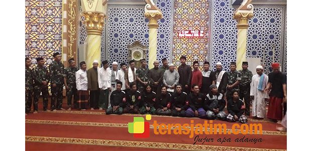 Gelar Safari Tahajud, Dandim Jember Perkuat Kemanunggalan TNI dan Rakyat Gelar Safari Tahajud, Dandim Jember Perkuat Kemanunggalan TNI dan Rakyat