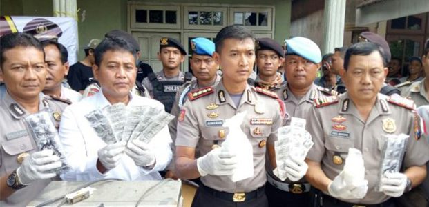 Gerebek Rumah Kontrakan, Polres Sidoarjo Sita Jutaan Pil PCC Gerebek Rumah Kontrakan, Polres Sidoarjo Sita Jutaan Pil PCC