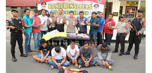 Gondol Uang Korban 700 Juta, Komplotan Penipu Ditangkap di Kota Blitar Gondol Uang Korban 700 Juta, Komplotan Penipu Ditangkap di Kota Blitar