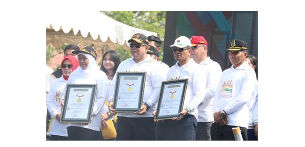 Gubernur Jatim Hadiri Puncak Millennial Road Safety Festival di Suramadu Gubernur Jatim Hadiri Puncak Millennial Road Safety Festival di Suramadu