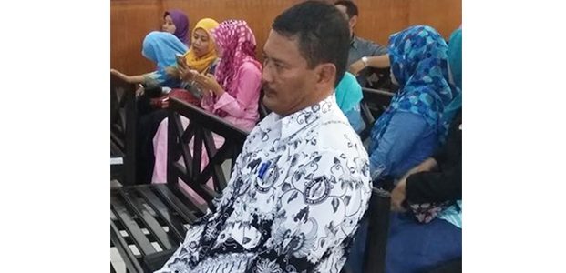 Guru Yang Cubit Muridnya, Dituntut 6 Bulan Penjara Guru Yang Cubit Muridnya, Dituntut 6 Bulan Penjara
