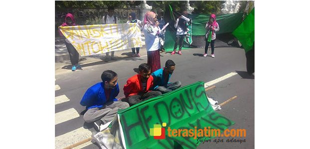 HMI Banyuwangi Minta Pemuda Peduli Kerusakan Lingkungan Akibat Tambang HMI Banyuwangi Minta Pemuda Peduli Kerusakan Lingkungan Akibat Tambang