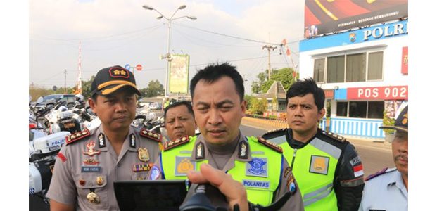 Hadapi Natal dan Tahun Baru, Dirlantas Polda Jatim Survey Simpang Tiga Mengkreng Hadapi Natal dan Tahun Baru, Dirlantas Polda Jatim Survey Simpang Tiga Mengkreng