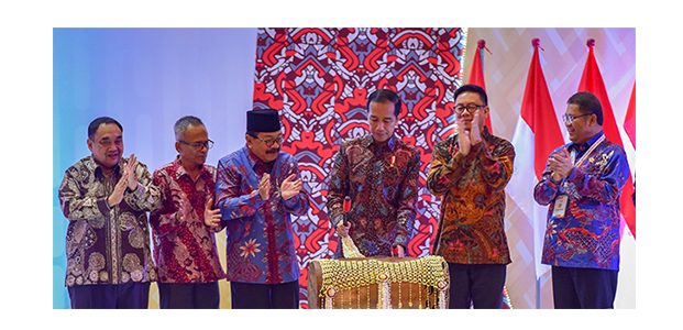 Hadiri Puncak HPN di Surabaya, Presiden: Media Konvensional Lebih Dipercaya Masyarakat Hadiri Puncak HPN di Surabaya, Presiden: Media Konvensional Lebih Dipercaya Masyarakat