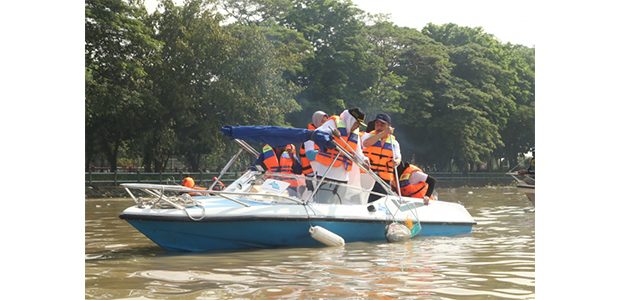 Hadiri Relawan Jogo Kali, Gubernur Khofifah Susuri Sungai Brantas Hadiri Relawan Jogo Kali, Gubernur Khofifah Susuri Sungai Brantas