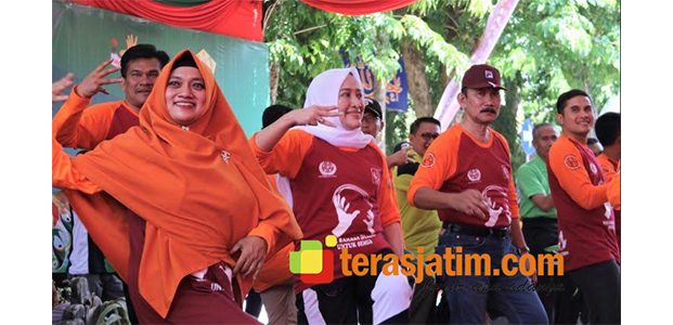 Hari Bahasa Isyarat di Bojonegoro Pecahkan Rekor MURI Hari Bahasa Isyarat di Bojonegoro Pecahkan Rekor MURI