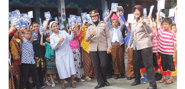 Hari Kartini, Ini yang Dilakukan Anggota Polwan di Kediri Hari Kartini, Ini yang Dilakukan Anggota Polwan di Kediri