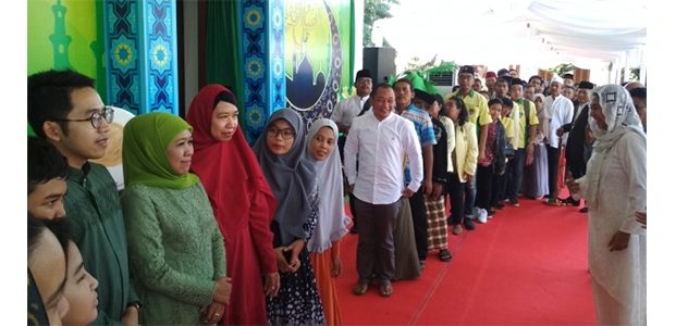 Hari Pertama Lebaran, Gubernur Jatim Gelar Open House di Gedung Negara Grahadi Hari Pertama Lebaran, Gubernur Jatim Gelar Open House di Gedung Negara Grahadi