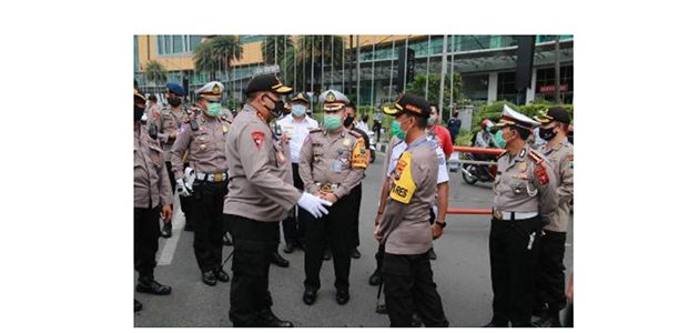 Hari Pertama PSBB di Surabaya Raya, Masih Banyak Masyarakat Yang Melanggar Hari Pertama PSBB di Surabaya Raya, Masih Banyak Masyarakat Yang Melanggar