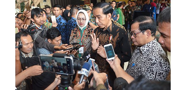 Hasil Survei Tunjukkan Rakyat Puas, Presiden: Tugas Kita Bekerja dan Bekerja Hasil Survei Tunjukkan Rakyat Puas, Presiden: Tugas Kita Bekerja dan Bekerja