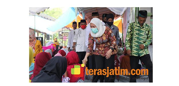 Haul di Sumberagung Ngraho, Bupati Bojonegoro: Mari Bersyukur atas SDA yang Melimpah Haul di Sumberagung Ngraho, Bupati Bojonegoro: Mari Bersyukur atas SDA yang Melimpah
