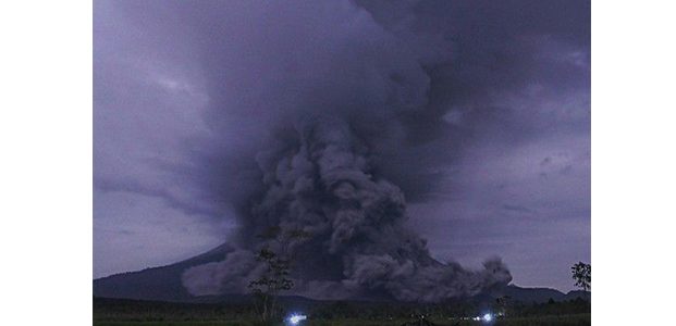 Gunung Semeru Lontarkan Awan Panas Gunung Semeru Lontarkan Awan Panas