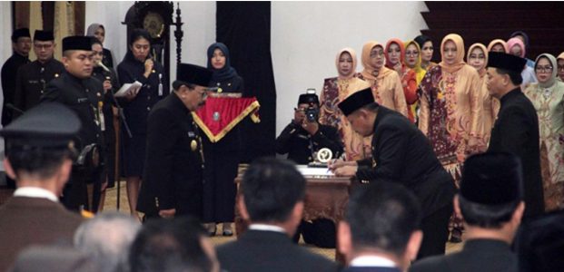 Heru Tjahjono Resmi Jabat Sekdaprov Jatim Heru Tjahjono Resmi Jabat Sekdaprov Jatim
