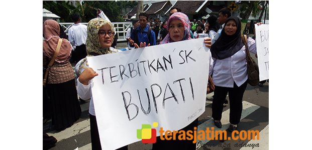 Mulai Juli, Pegawai Honorer di Jombang Terima Gaji Hingga Rp 1,5 Juta/Bulan Mulai Juli, Pegawai Honorer di Jombang Terima Gaji Hingga Rp 1,5 Juta/Bulan