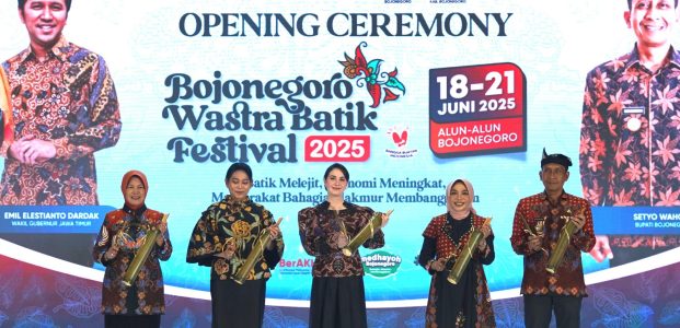 Opening Ceremony Bojonegoro Wastra Batik Festival 2025: ‘Medhayoh Bojonegoro, Menyulam Identitas Lewat Wastra’ Opening Ceremony Bojonegoro Wastra Batik Festival 2025: ‘Medhayoh Bojonegoro, Menyulam Identitas Lewat Wastra’