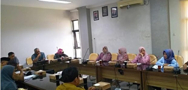 DPRD Kabupaten Blitar Bahas Laporan Realisasi APBD Semester Pertama DPRD Kabupaten Blitar Bahas Laporan Realisasi APBD Semester Pertama