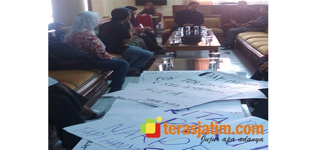 DPRD Ponorogo Beri Dukungan Terhadap TKW Rita DPRD Ponorogo Beri Dukungan Terhadap TKW Rita