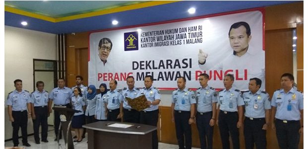 Kantor Imigrasi Malang Dekalarasikan ‘Perang Melawan Pungli’ Kantor Imigrasi Malang Dekalarasikan ‘Perang Melawan Pungli’