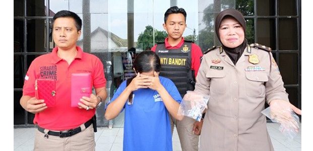 Ingin Tampil Modis, Perempuan asal Jombang ini Gondol Perhiasan Majikannya Ingin Tampil Modis, Perempuan asal Jombang ini Gondol Perhiasan Majikannya