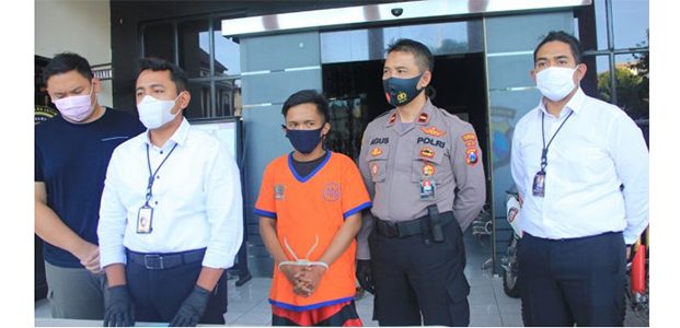 Iseng Telepon Call Center 112, Remaja asal Bluru Sidoarjo Ini Dihadiahi Penjara Iseng Telepon Call Center 112, Remaja asal Bluru Sidoarjo Ini Dihadiahi Penjara