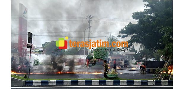 Isi BBM di SPBU, Sebuah Mobil di Banyuwangi Meledak dan Terbakar Isi BBM di SPBU, Sebuah Mobil di Banyuwangi Meledak dan Terbakar