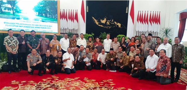 Isyarat Akan Berakhirnya Masa Tugas Kabinet Kerja, Jokowi Gelar Sidang Kabinet Paripurna Isyarat Akan Berakhirnya Masa Tugas Kabinet Kerja, Jokowi Gelar Sidang Kabinet Paripurna