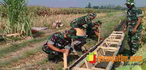 Tentara Bantu Pembangunan JIT di Kediri Tentara Bantu Pembangunan JIT di Kediri
