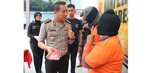 Jajakan PSK Lewat WA, Pasutri asal Menganti Gresik Dibui Jajakan PSK Lewat WA, Pasutri asal Menganti Gresik Dibui