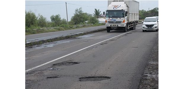 Selama 1×24 Jam, Jalan Berlubang di Jatim Harus Tertambal Selama 1×24 Jam, Jalan Berlubang di Jatim Harus Tertambal