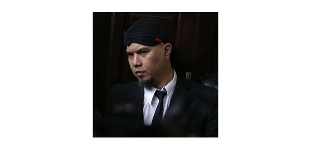 Jalani Sidang Kasus ‘Idiot’, Ahmad Dhani Dibon ke Surabaya Jalani Sidang Kasus ‘Idiot’, Ahmad Dhani Dibon ke Surabaya