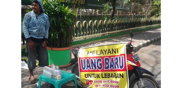 Jasa Penukaran Uang Jalanan di Kediri Masih Marak Jasa Penukaran Uang Jalanan di Kediri Masih Marak
