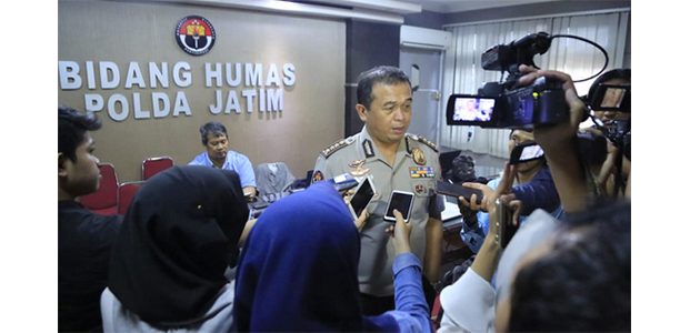 Polda Jatim Tangkap 3 dari 21 DPO Kasus Pembakaran Mapolsek Tambelangan Sampang Polda Jatim Tangkap 3 dari 21 DPO Kasus Pembakaran Mapolsek Tambelangan Sampang