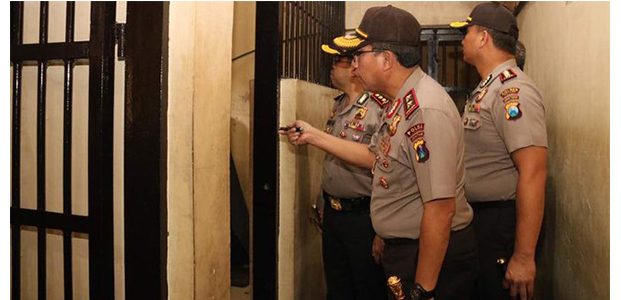 Jebol Plafon Kamar Mandi, 17 Tahanan Polres Malang Kabur Jebol Plafon Kamar Mandi, 17 Tahanan Polres Malang Kabur